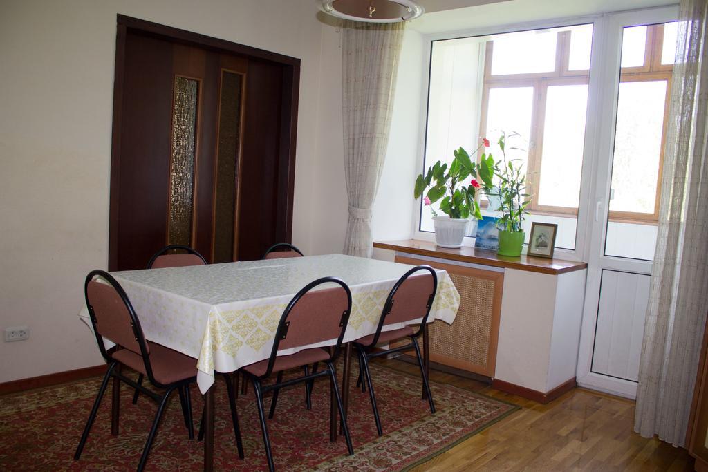 Ala Hostel Almaty Esterno foto