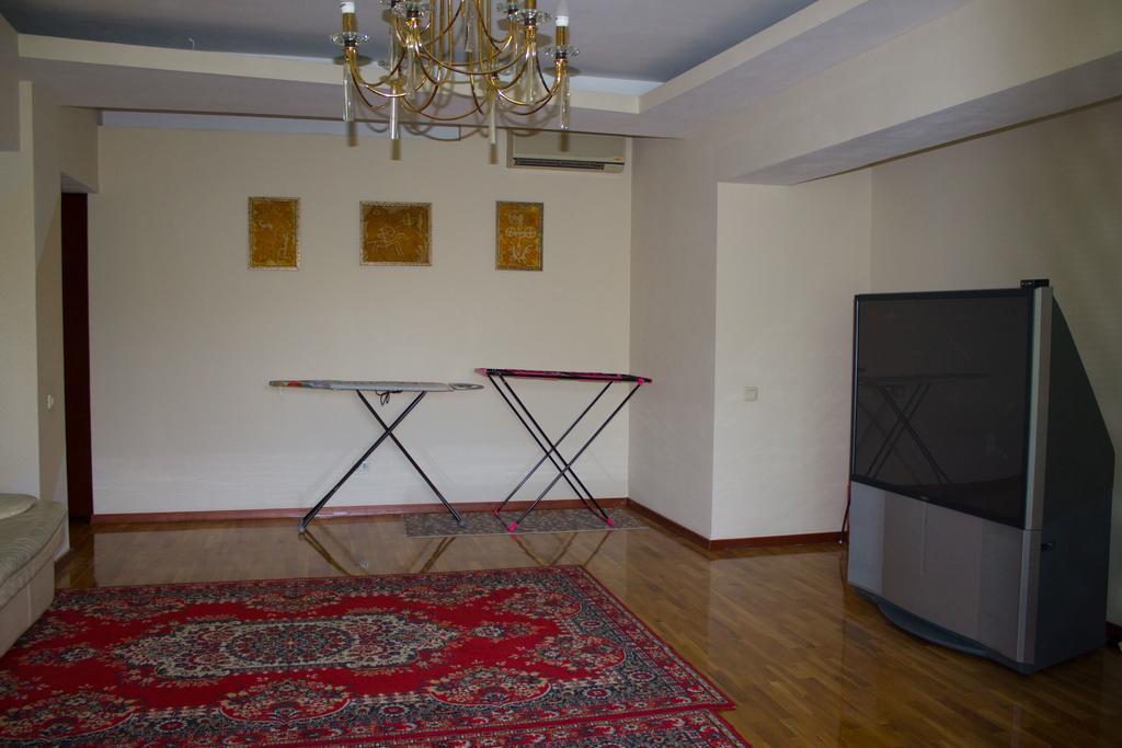 Ala Hostel Almaty Esterno foto