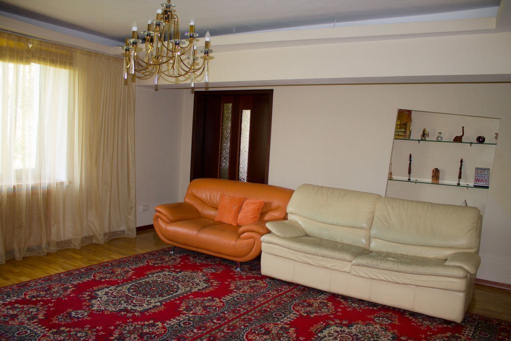 Ala Hostel Almaty Esterno foto
